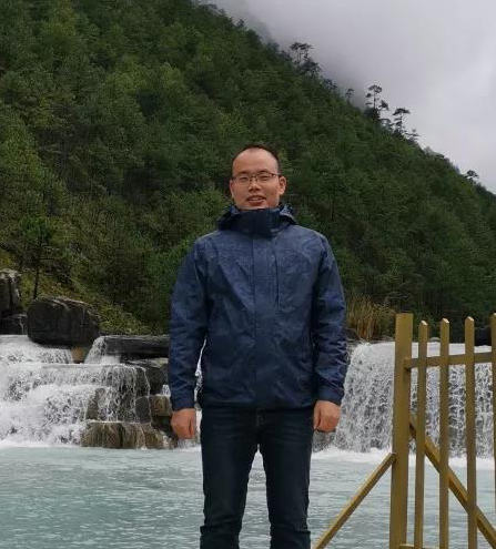 郑玉涛：为了同一个目标，我们互相配合，互相勉励，团结一心，如期完成建设任务，这也正是民族凝聚力的体现。冬已尽，春将来，我愿与大家继续携手，共筑人间太平，世间美好