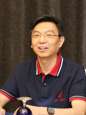 图为中国建筑科学研究院建筑环境与能源研究院院长徐伟发言